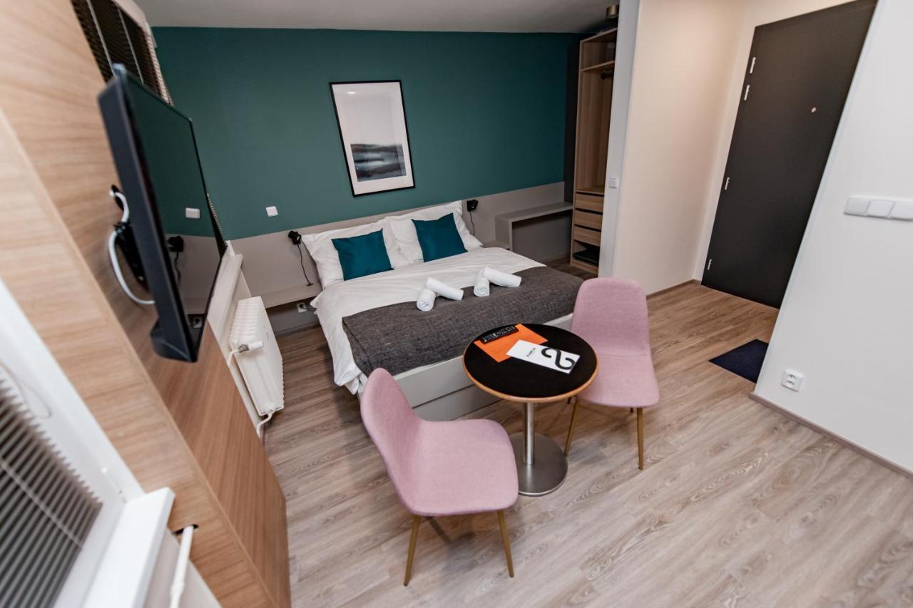 Apartments 4U: Kampus Upstairs Hradec Králové Dış mekan fotoğraf